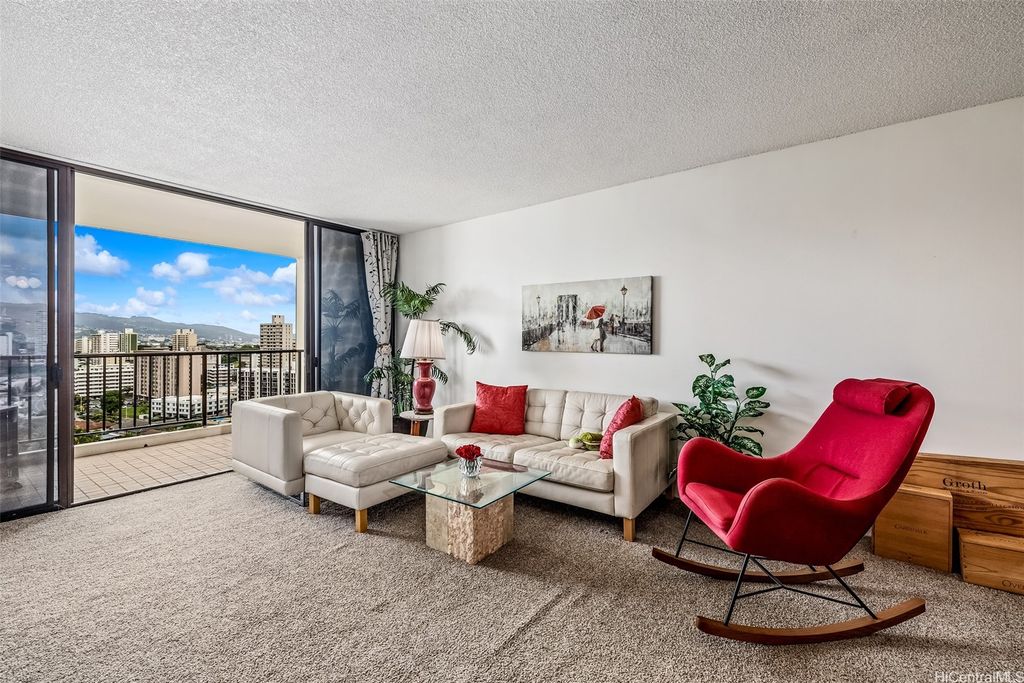 990 Ala Nanala Street 17B, Honolulu, HI 96818