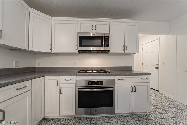 368 Leverett Lane, Highland Heights, OH 44143