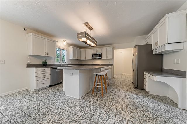 368 Leverett Lane, Highland Heights, OH 44143
