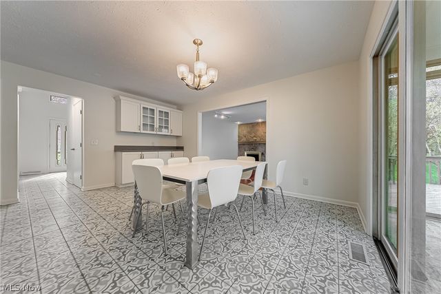 368 Leverett Lane, Highland Heights, OH 44143