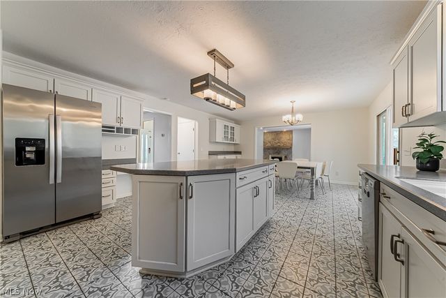 368 Leverett Lane, Highland Heights, OH 44143
