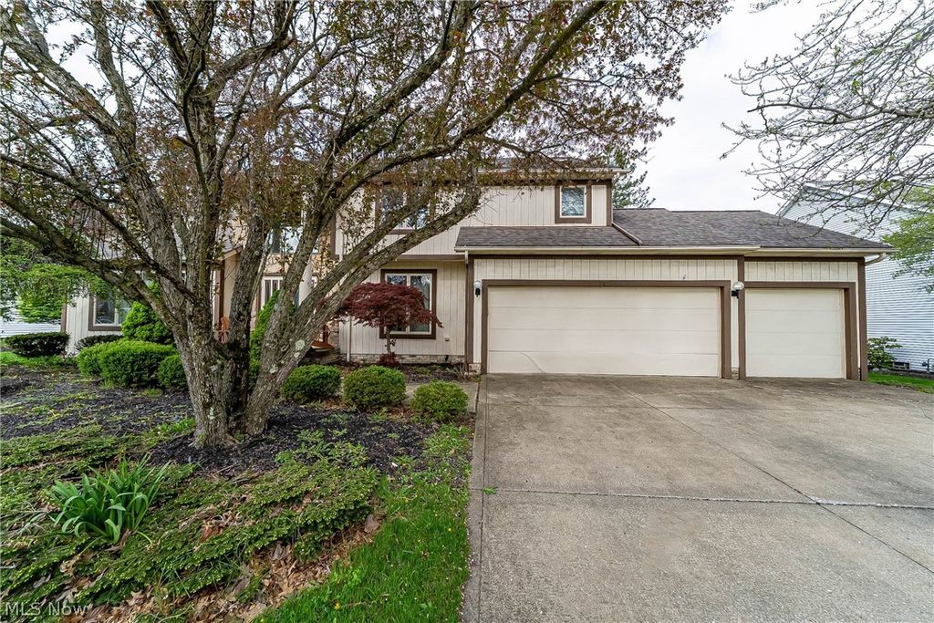 368 Leverett Lane, Highland Heights, OH 44143