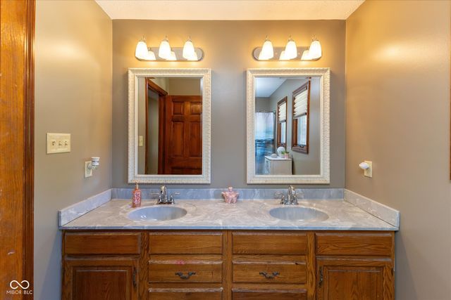 1195 N County Road 600 E, Avon, IN 46123