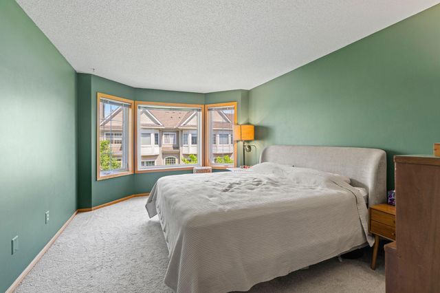 208 Christenson Way NE, Fridley, MN 55432