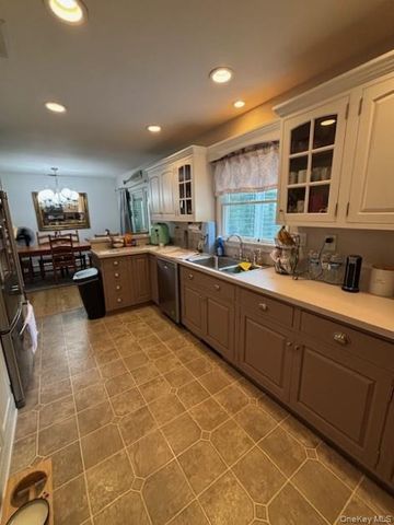 26 Canvasback Lane, East Quogue, NY 11942