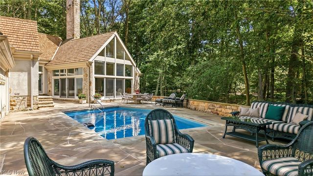 8830 Stone Ridge Drive SE, Warren, OH 44484