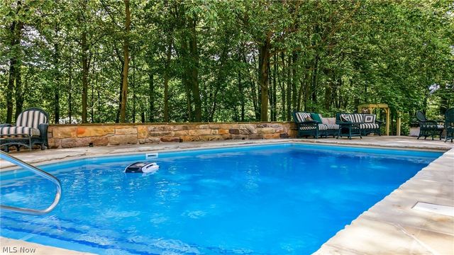 8830 Stone Ridge Drive SE, Warren, OH 44484