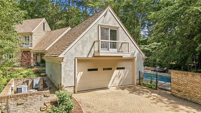 8830 Stone Ridge Drive SE, Warren, OH 44484