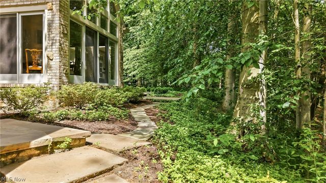 8830 Stone Ridge Drive SE, Warren, OH 44484