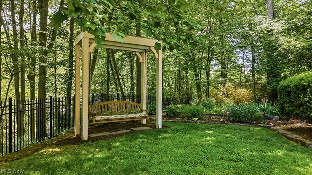 8830 Stone Ridge Drive SE, Warren, OH 44484