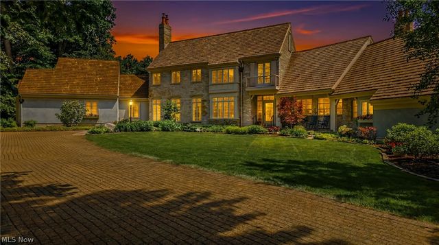 8830 Stone Ridge Drive SE, Warren, OH 44484
