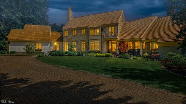 8830 Stone Ridge Drive SE, Warren, OH 44484