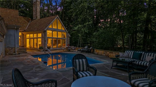 8830 Stone Ridge Drive SE, Warren, OH 44484