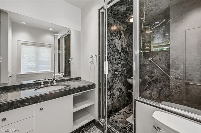 8830 Stone Ridge Drive SE, Warren, OH 44484