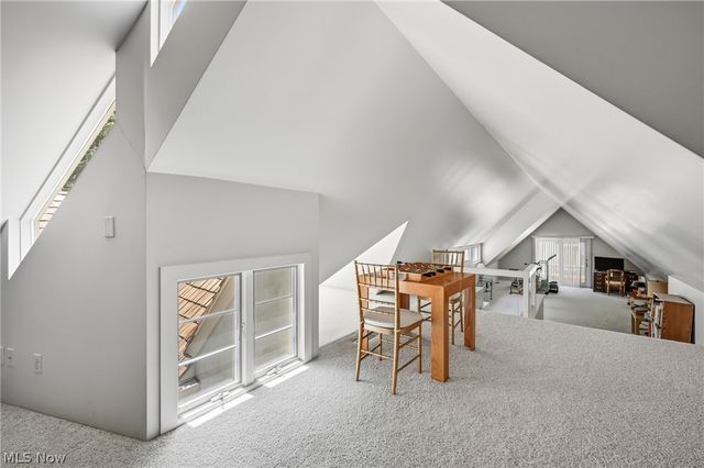 8830 Stone Ridge Drive SE, Warren, OH 44484