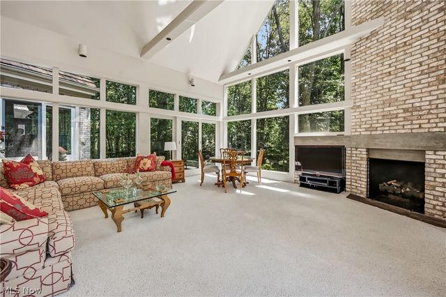 8830 Stone Ridge Drive SE, Warren, OH 44484
