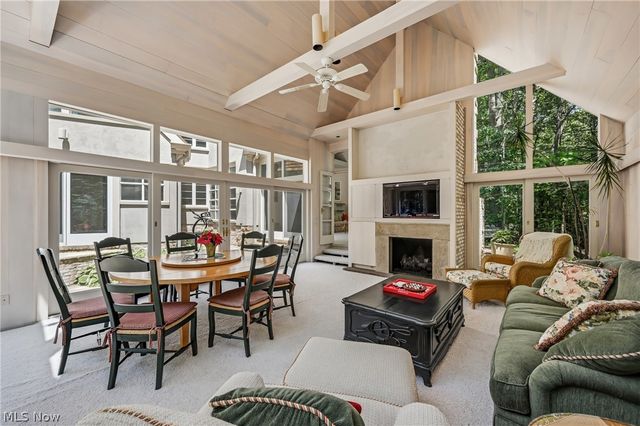 8830 Stone Ridge Drive SE, Warren, OH 44484