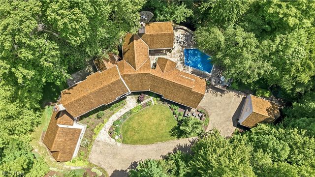8830 Stone Ridge Drive SE, Warren, OH 44484