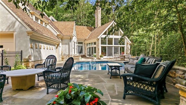 8830 Stone Ridge Drive SE, Warren, OH 44484