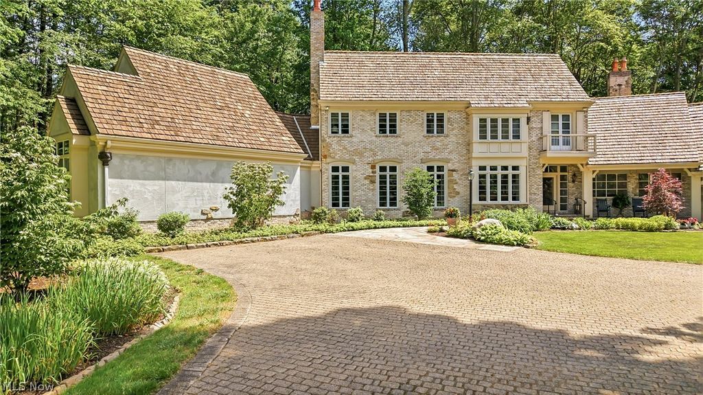 8830 Stone Ridge Drive SE, Warren, OH 44484
