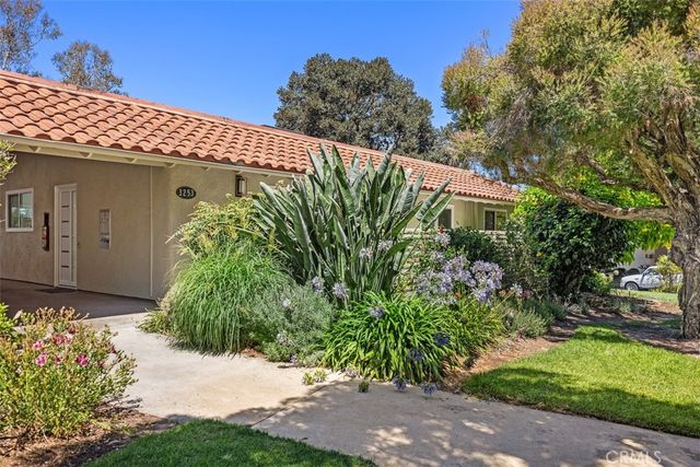 3253 San Amadeo P, Laguna Woods, CA 92637