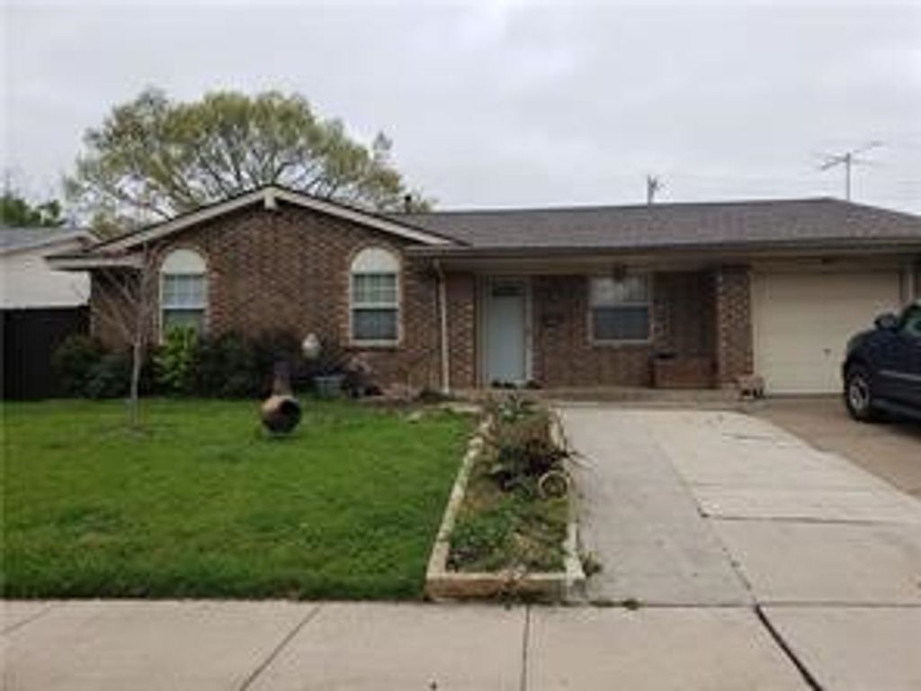 408 Price Drive, Lewisville, TX 75067
