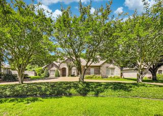 2215 Firestone Cir, Tyler, TX 75703