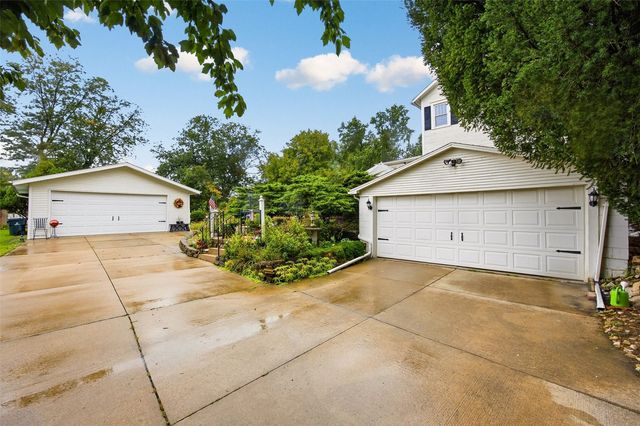 3501 F Avenue NW, Cedar Rapids, IA 52405