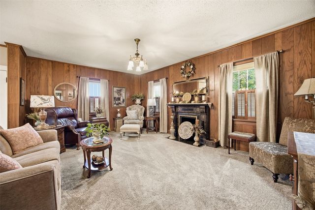 3501 F Avenue NW, Cedar Rapids, IA 52405
