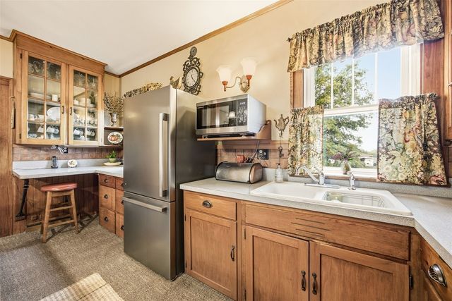 3501 F Avenue NW, Cedar Rapids, IA 52405
