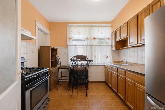 739 E 224th Street, Bronx, NY 10466