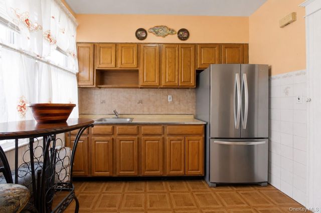 739 E 224th Street, Bronx, NY 10466