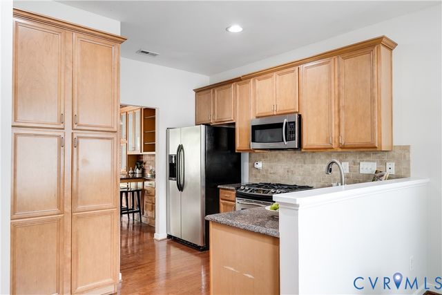 8004 Creekside Village Dr, Mechanicsville, VA 23111
