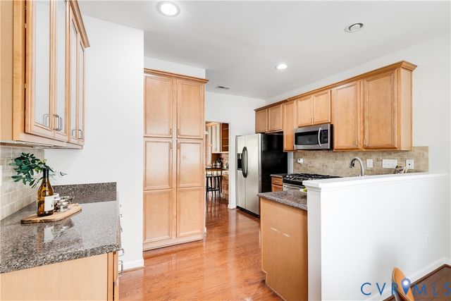 8004 Creekside Village Dr, Mechanicsville, VA 23111