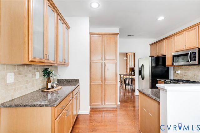 8004 Creekside Village Dr, Mechanicsville, VA 23111