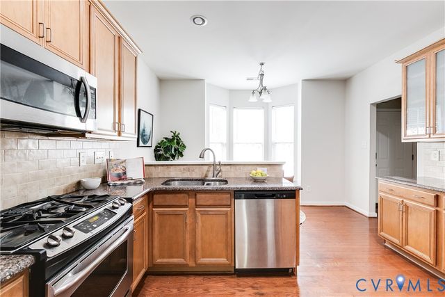 8004 Creekside Village Dr, Mechanicsville, VA 23111