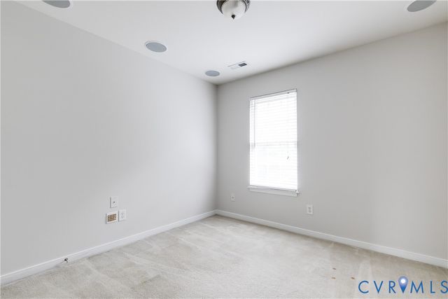 8004 Creekside Village Dr, Mechanicsville, VA 23111