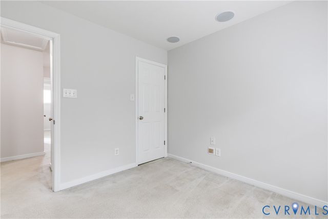 8004 Creekside Village Dr, Mechanicsville, VA 23111