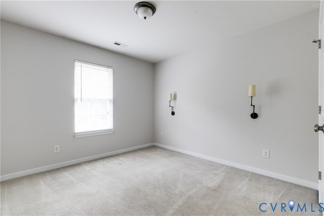 8004 Creekside Village Dr, Mechanicsville, VA 23111