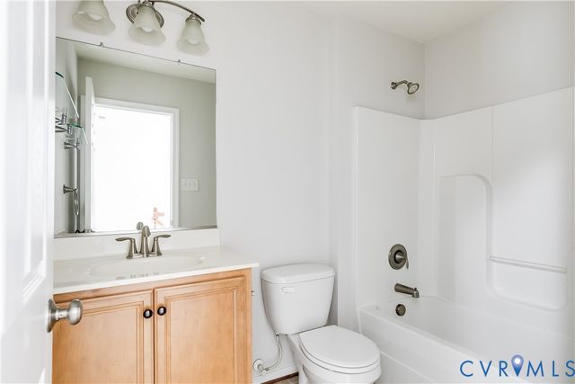 8004 Creekside Village Dr, Mechanicsville, VA 23111