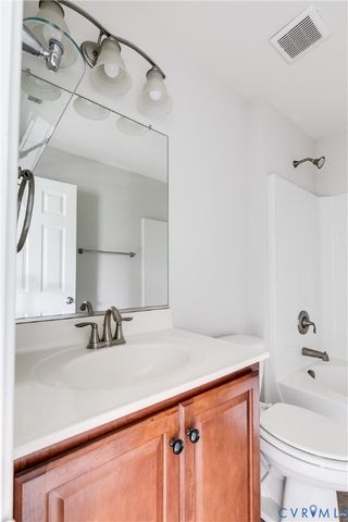8004 Creekside Village Dr, Mechanicsville, VA 23111