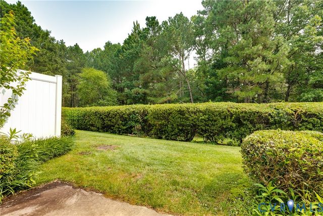 8004 Creekside Village Dr, Mechanicsville, VA 23111