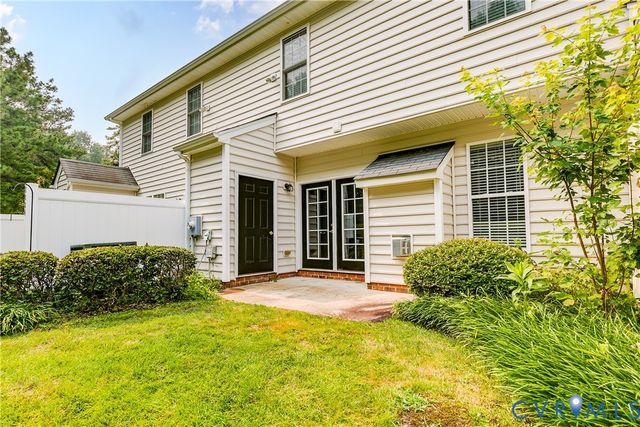 8004 Creekside Village Dr, Mechanicsville, VA 23111