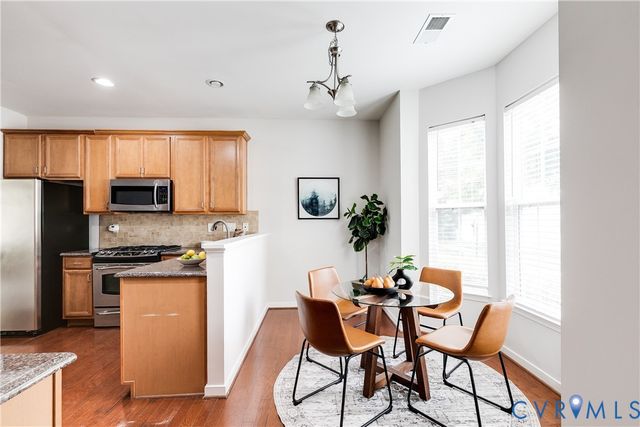 8004 Creekside Village Dr, Mechanicsville, VA 23111