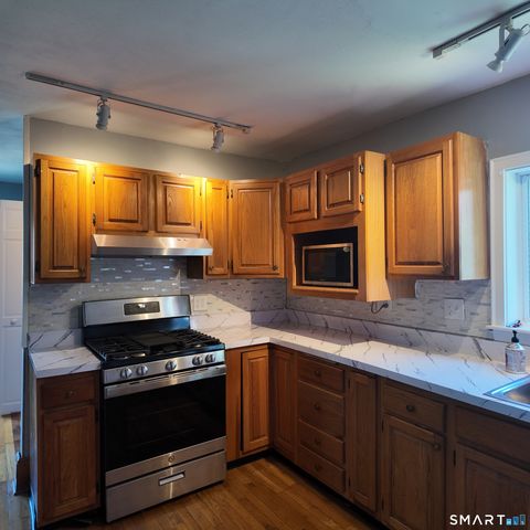 553 Townsend Avenue 3rd Floor, New Haven, CT 06512