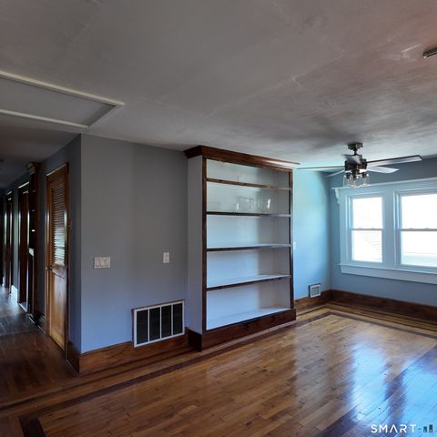 553 Townsend Avenue 3rd Floor, New Haven, CT 06512