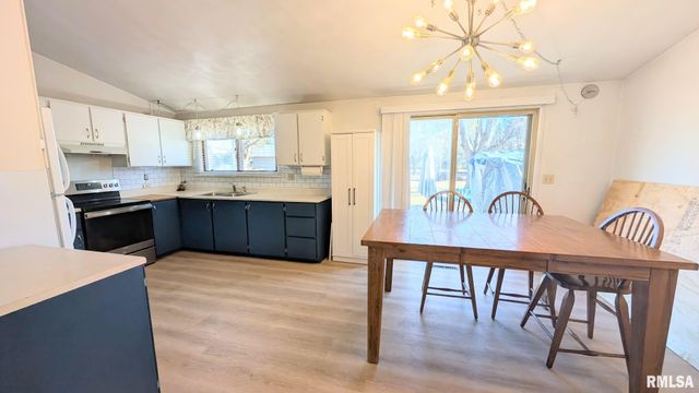 1332 CRESTVIEW Avenue, East Peoria, IL 61611