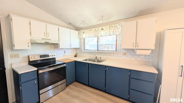 1332 CRESTVIEW Avenue, East Peoria, IL 61611