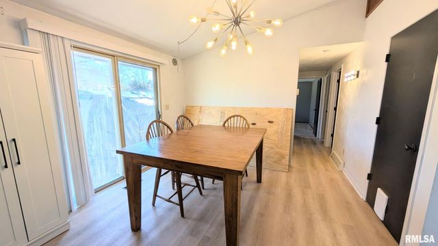 1332 CRESTVIEW Avenue, East Peoria, IL 61611