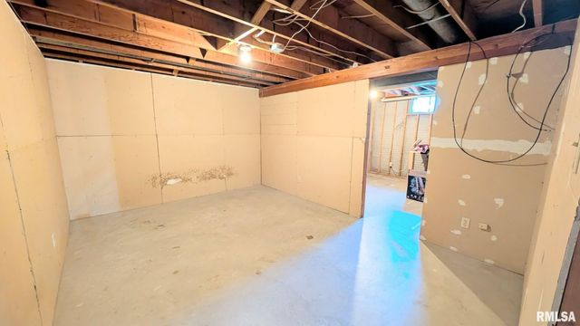 1332 CRESTVIEW Avenue, East Peoria, IL 61611